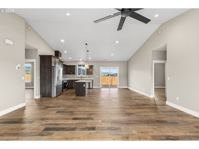 260 Se Logan St, Winston, OR 97496