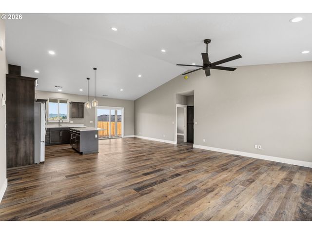 260 Se Logan St, Winston, OR 97496