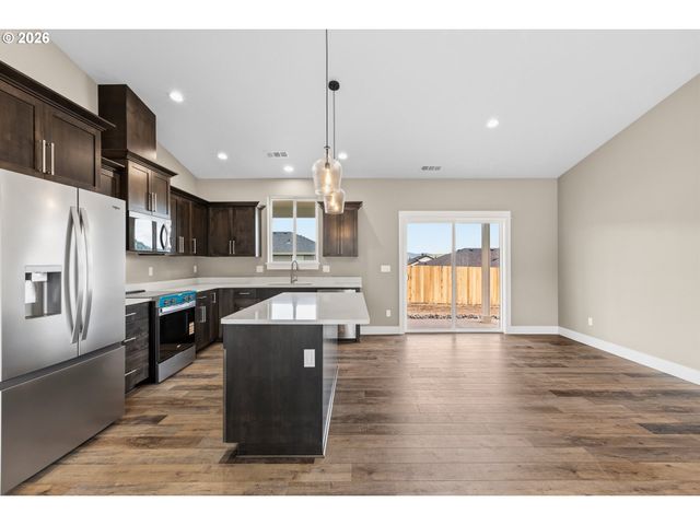 260 Se Logan St, Winston, OR 97496