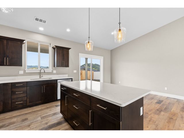 260 Se Logan St, Winston, OR 97496