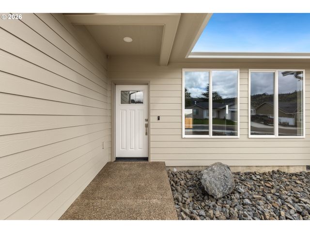 260 Se Logan St, Winston, OR 97496