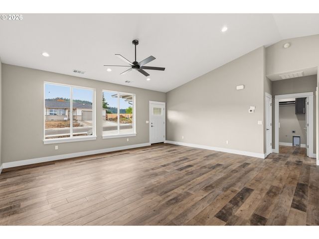 260 Se Logan St, Winston, OR 97496