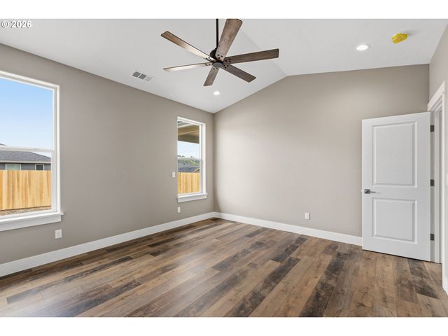 260 Se Logan St, Winston, OR 97496