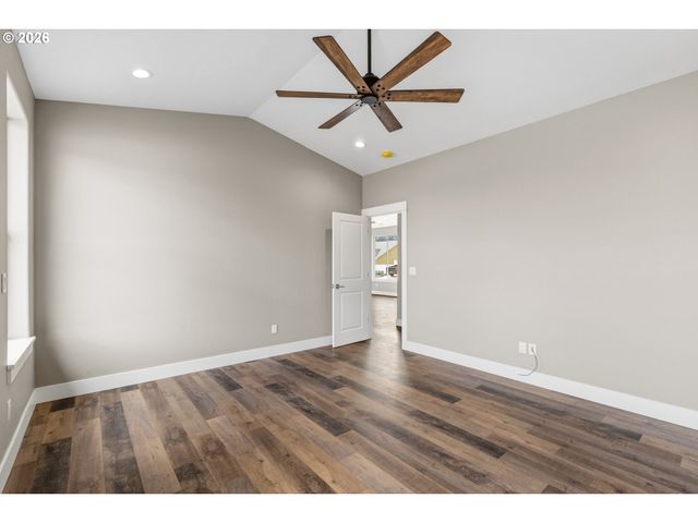 260 Se Logan St, Winston, OR 97496