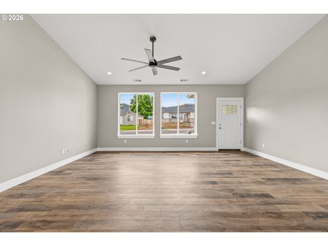 260 Se Logan St, Winston, OR 97496
