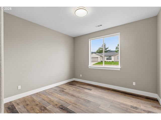 260 Se Logan St, Winston, OR 97496