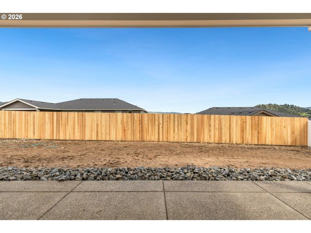 260 Se Logan St, Winston, OR 97496