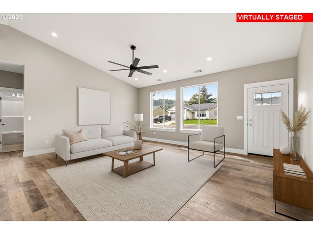 260 Se Logan St, Winston, OR 97496
