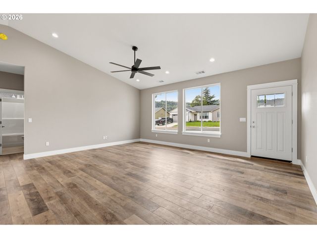 260 Se Logan St, Winston, OR 97496