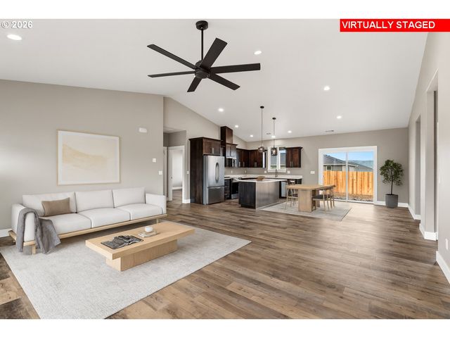 260 Se Logan St, Winston, OR 97496