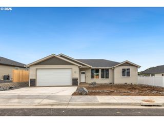 260 Se Logan St, Winston, OR 97496