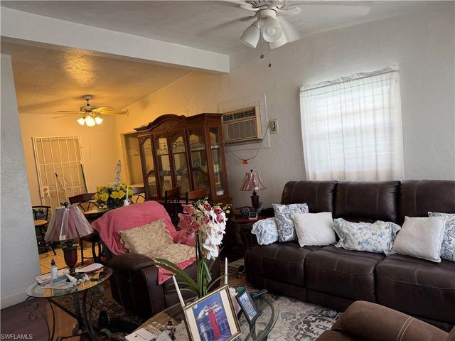 32 Roanoke DR, Fort Myers, FL 33905