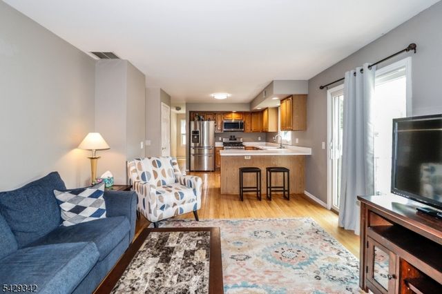 317 Livingston St, Bound Brook Boro, NJ 08805