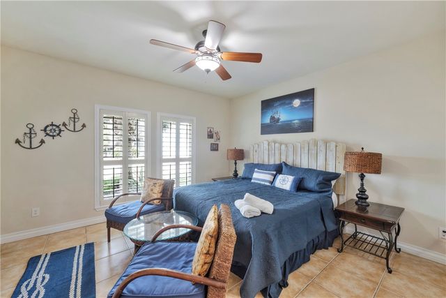 660 Kara Lane, Port Aransas, TX 78373