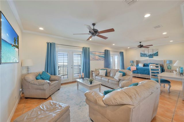 660 Kara Lane, Port Aransas, TX 78373