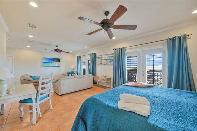 660 Kara Lane, Port Aransas, TX 78373