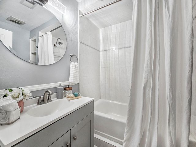 723 Pas Trail, Houston, TX 77336