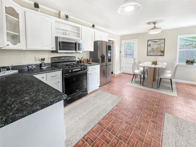 723 Pas Trail, Houston, TX 77336