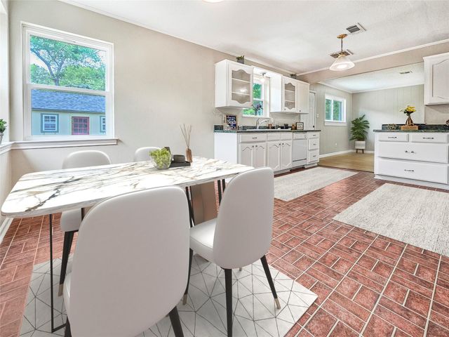 723 Pas Trail, Houston, TX 77336