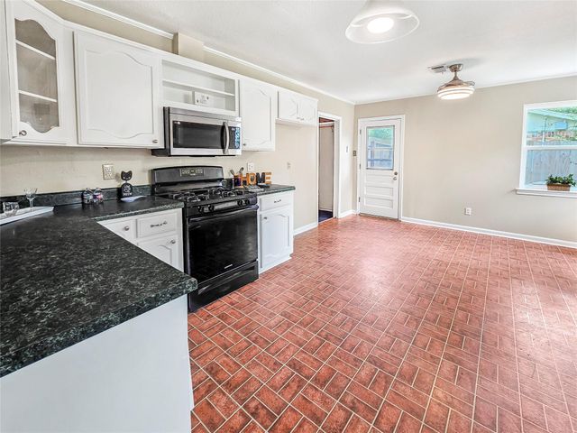 723 Pas Trail, Houston, TX 77336