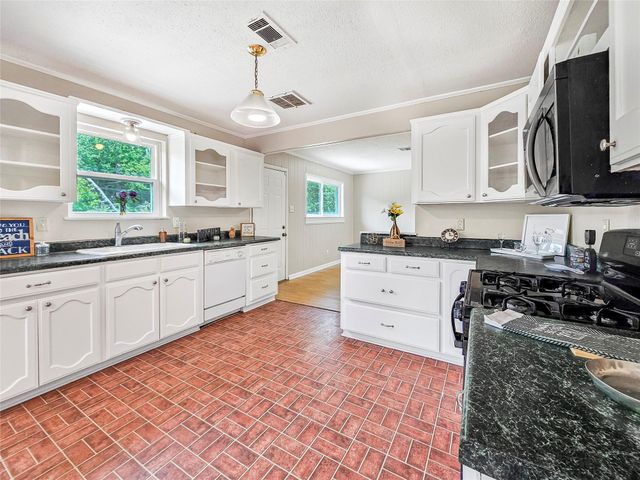 723 Pas Trail, Houston, TX 77336