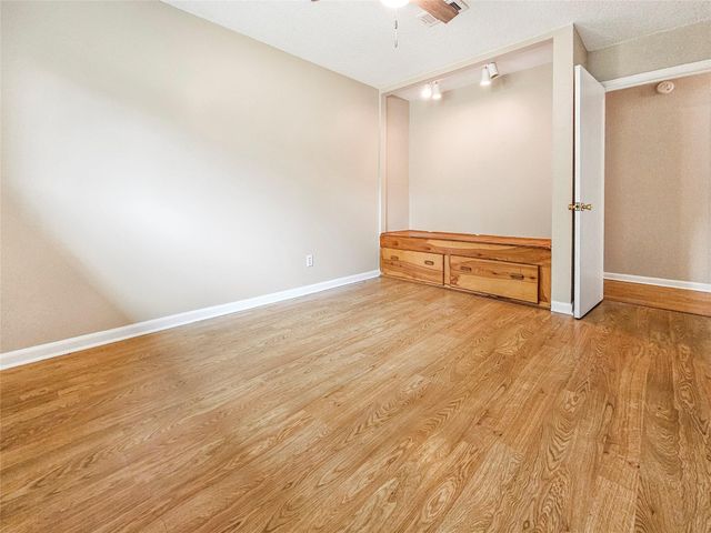 723 Pas Trail, Houston, TX 77336