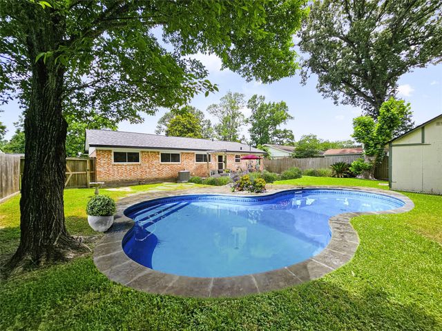 723 Pas Trail, Houston, TX 77336