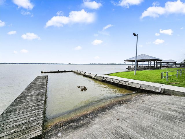 723 Pas Trail, Houston, TX 77336