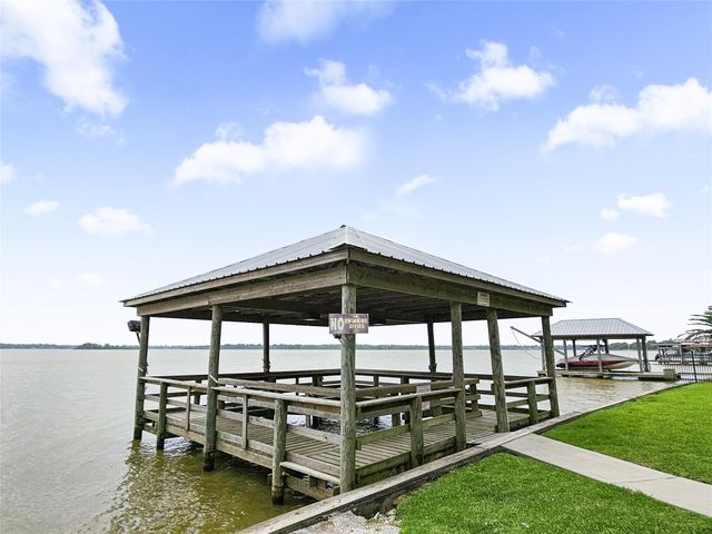 723 Pas Trail, Houston, TX 77336