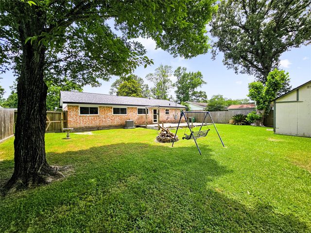 723 Pas Trail, Houston, TX 77336