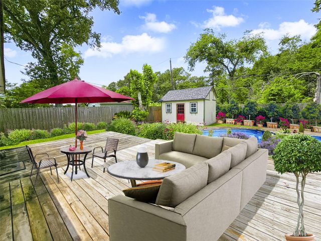 723 Pas Trail, Houston, TX 77336