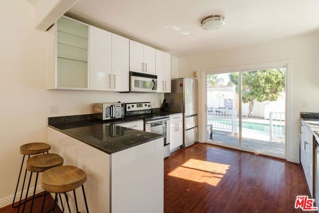 2060 High Tower Drive, Los Angeles, CA 90068