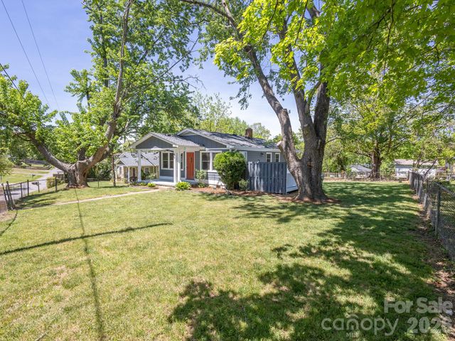 40 Oakley Road, Asheville, NC 28803