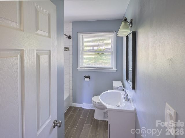 40 Oakley Road, Asheville, NC 28803