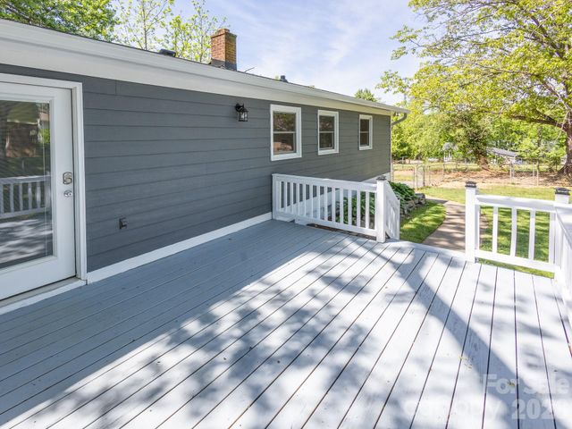 40 Oakley Road, Asheville, NC 28803