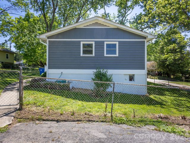 40 Oakley Road, Asheville, NC 28803
