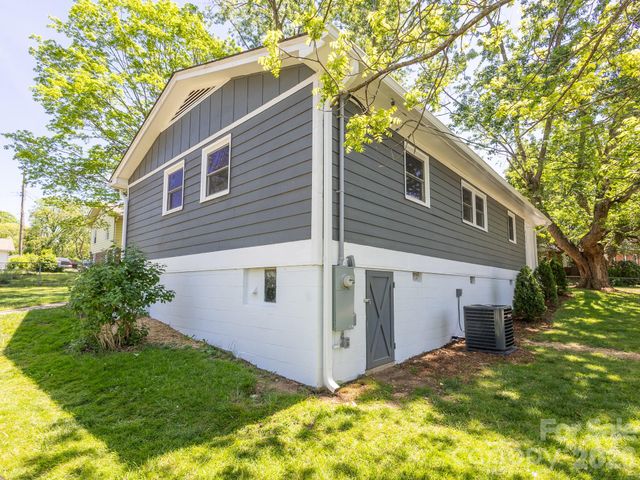 40 Oakley Road, Asheville, NC 28803