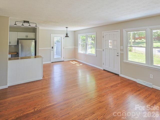 40 Oakley Road, Asheville, NC 28803