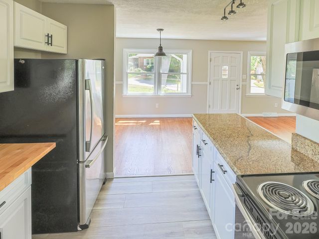 40 Oakley Road, Asheville, NC 28803