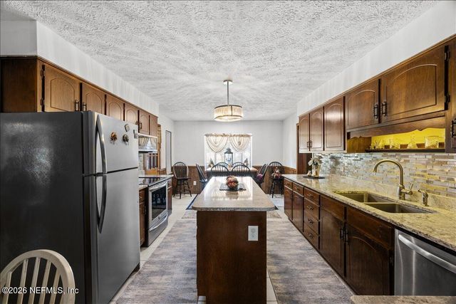 117 ST JOHNS FISHING LODGE Road, Crescent City, FL 32112