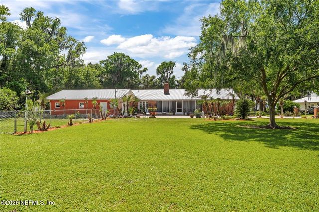 117 ST JOHNS FISHING LODGE Road, Crescent City, FL 32112