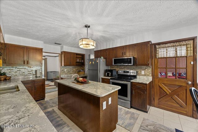 117 ST JOHNS FISHING LODGE Road, Crescent City, FL 32112