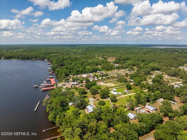 117 ST JOHNS FISHING LODGE Road, Crescent City, FL 32112