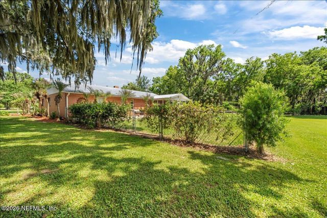 117 ST JOHNS FISHING LODGE Road, Crescent City, FL 32112