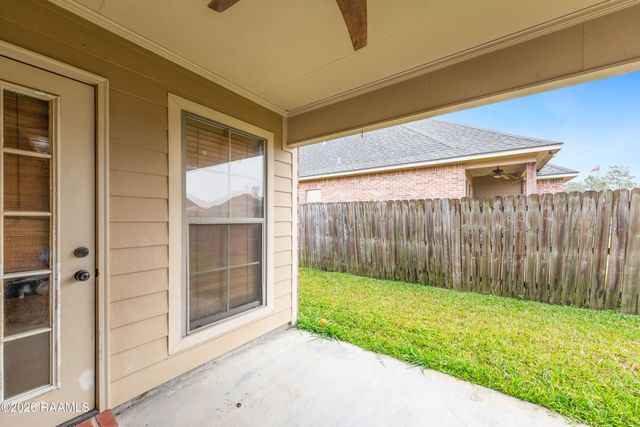 100 Summit Crest Drive, Youngsville, LA 70592