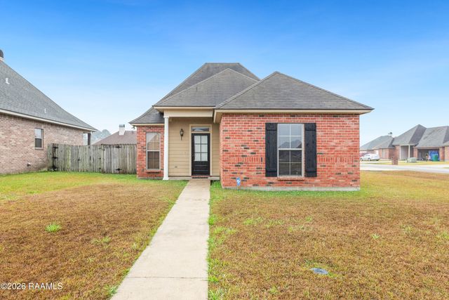 100 Summit Crest Drive, Youngsville, LA 70592