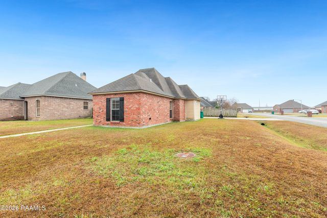 100 Summit Crest Drive, Youngsville, LA 70592