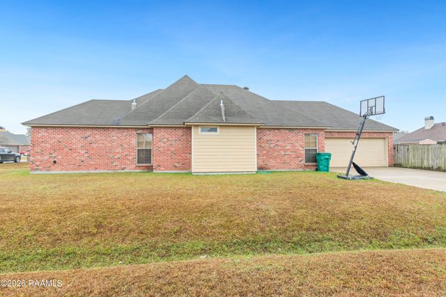 100 Summit Crest Drive, Youngsville, LA 70592