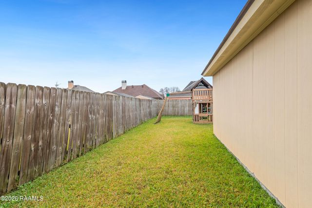 100 Summit Crest Drive, Youngsville, LA 70592