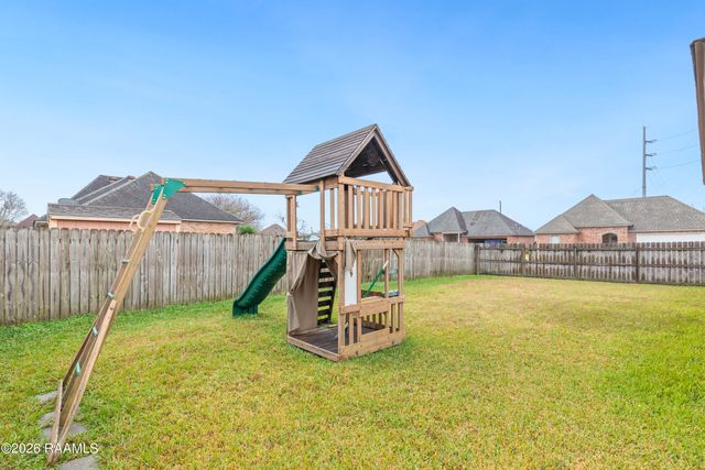100 Summit Crest Drive, Youngsville, LA 70592